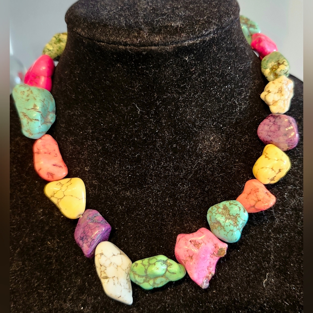 Vintage Multicolored Dyed Howlite Stone Necklace - Picture 3 of 5